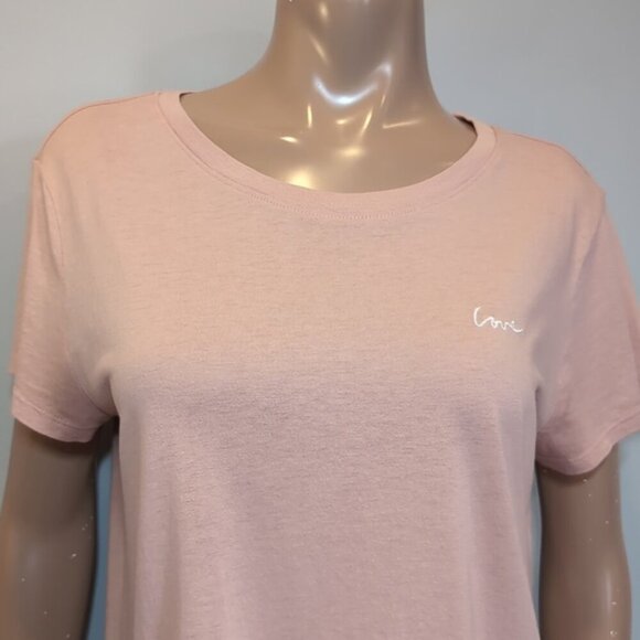 3/$20 H&M Divided Basic Tshirt Love Embroidered Powder Pink Short Sleeve Top - Picture 4 of 11